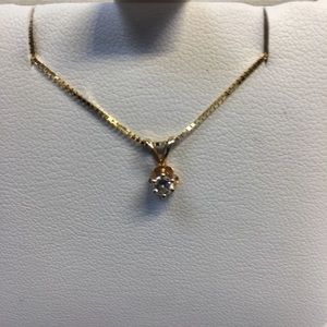 14K yellow gold diamonds solitaire pendant